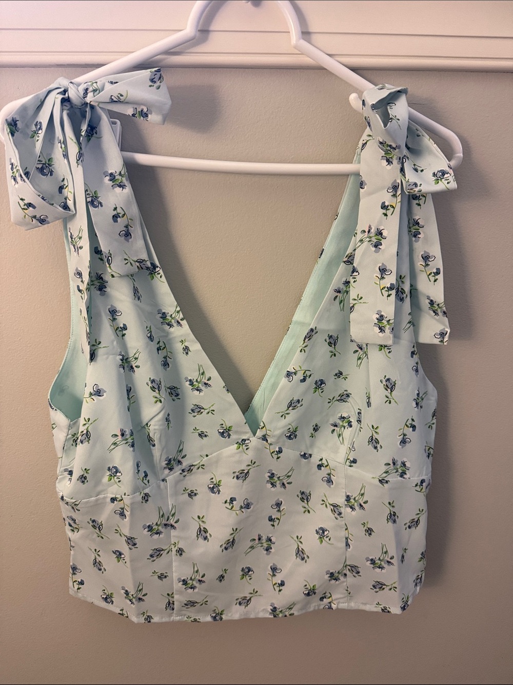 Tie-Shoulder Floral V-Neck Camisole in Light Blue